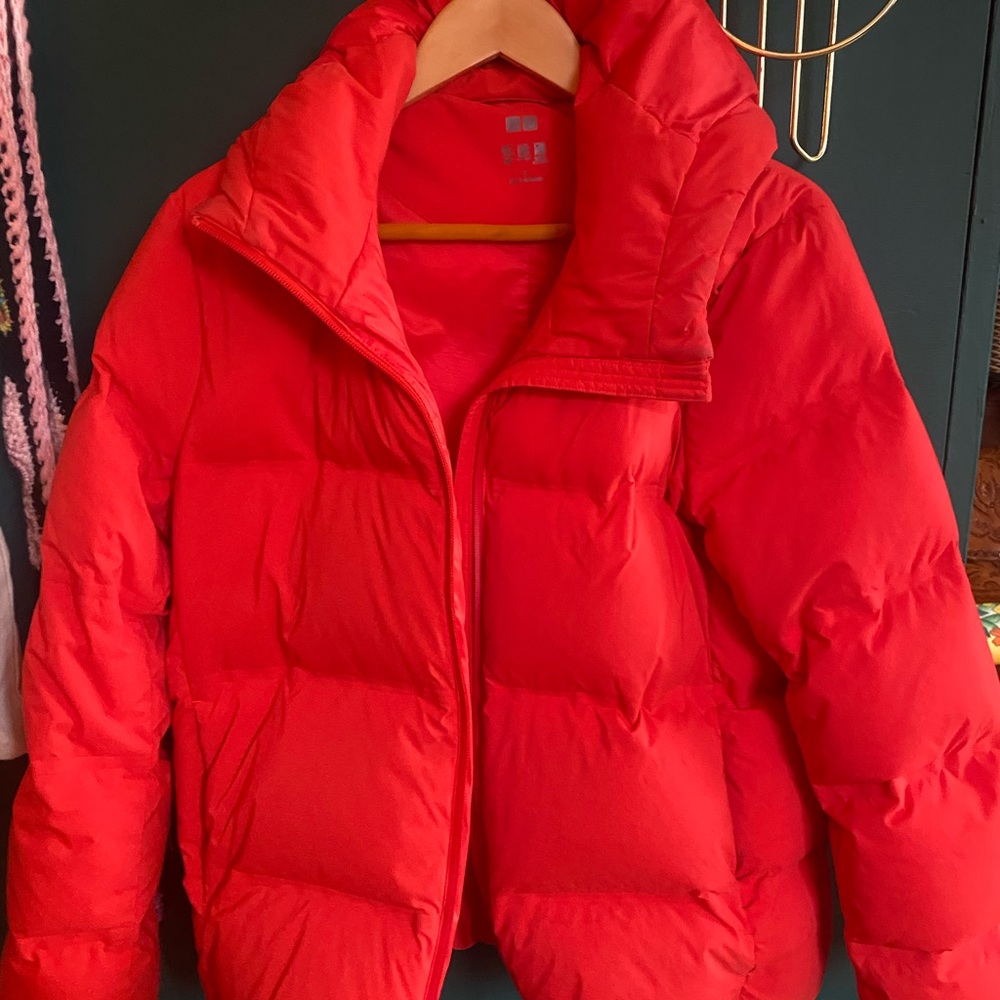 Red Uniqlo Large Windproof Water Repellent Down Puffer Coat 💨🌸Spring